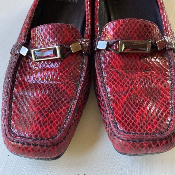 Stuart Weitzman Hazel Snakeskin Deep Red Embossed Leather Driving Loafers Sz 5 - Picture 6 of 16